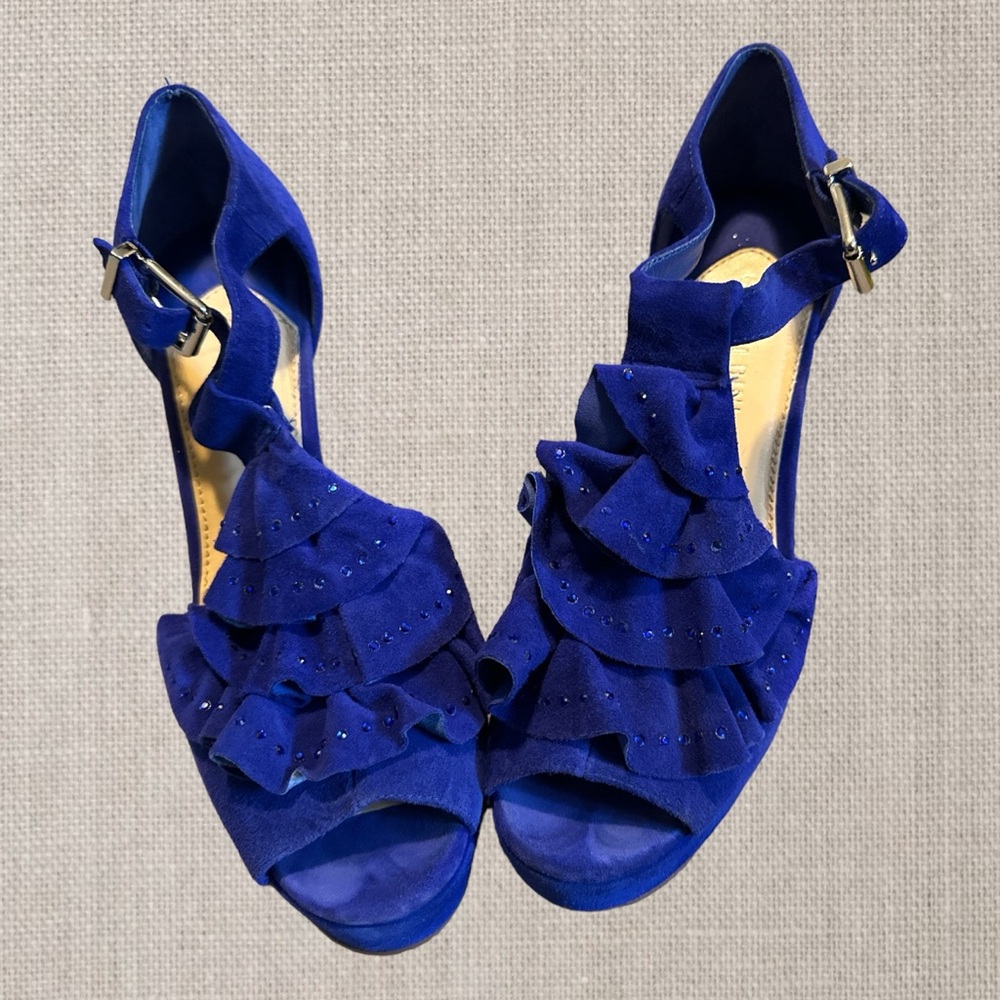 Blue Gianni Bini platform heels 👠